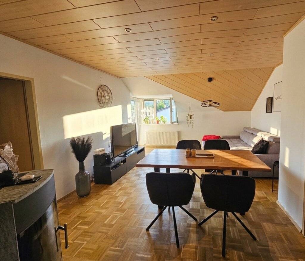 Herrliche 3-Zi-Wohnung in begehrter Top-Wohnlage mit Balkon & Tiefgaragenplatz in Amstetten - Ansicht 2