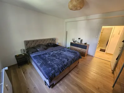 Modern möblierte Wohnung in Hoflage mit Grünblick, 2.OG ohne Lift, Zimmer getrennt begehbar – Bild 3
