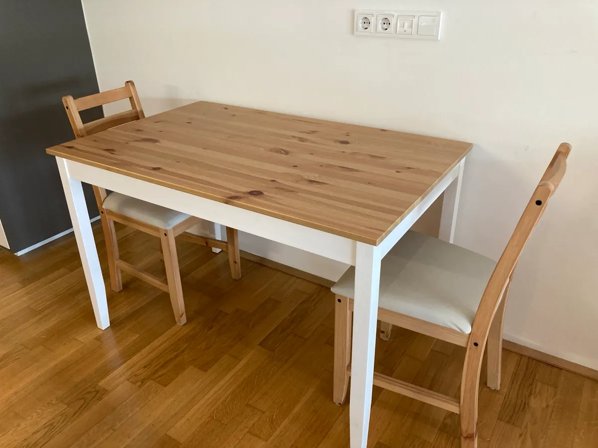 IKEA Esstisch mit 2 Stühlen, € 60,- (6020 Innsbruck)