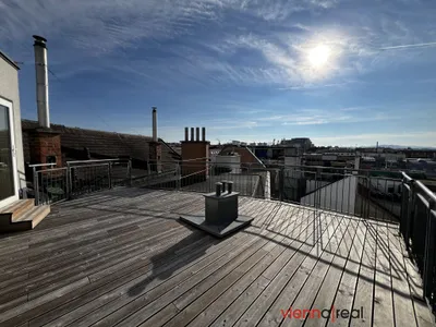 3-Zimmer Dachgeschosswohnung mit separater Küche, 35 m2 Dachterrasse, Abstellraum und Kellerabteil