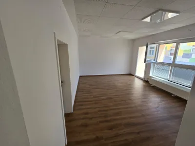 4-Zimmer-Gewerbeimmobilie mieten in Sankt Pölten Land – 110 m², € 1.200 – Bild 7 von 12