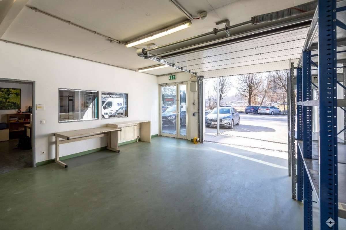 Büro mit Lager und Rolltor in Salzburg Nord - Vue 2