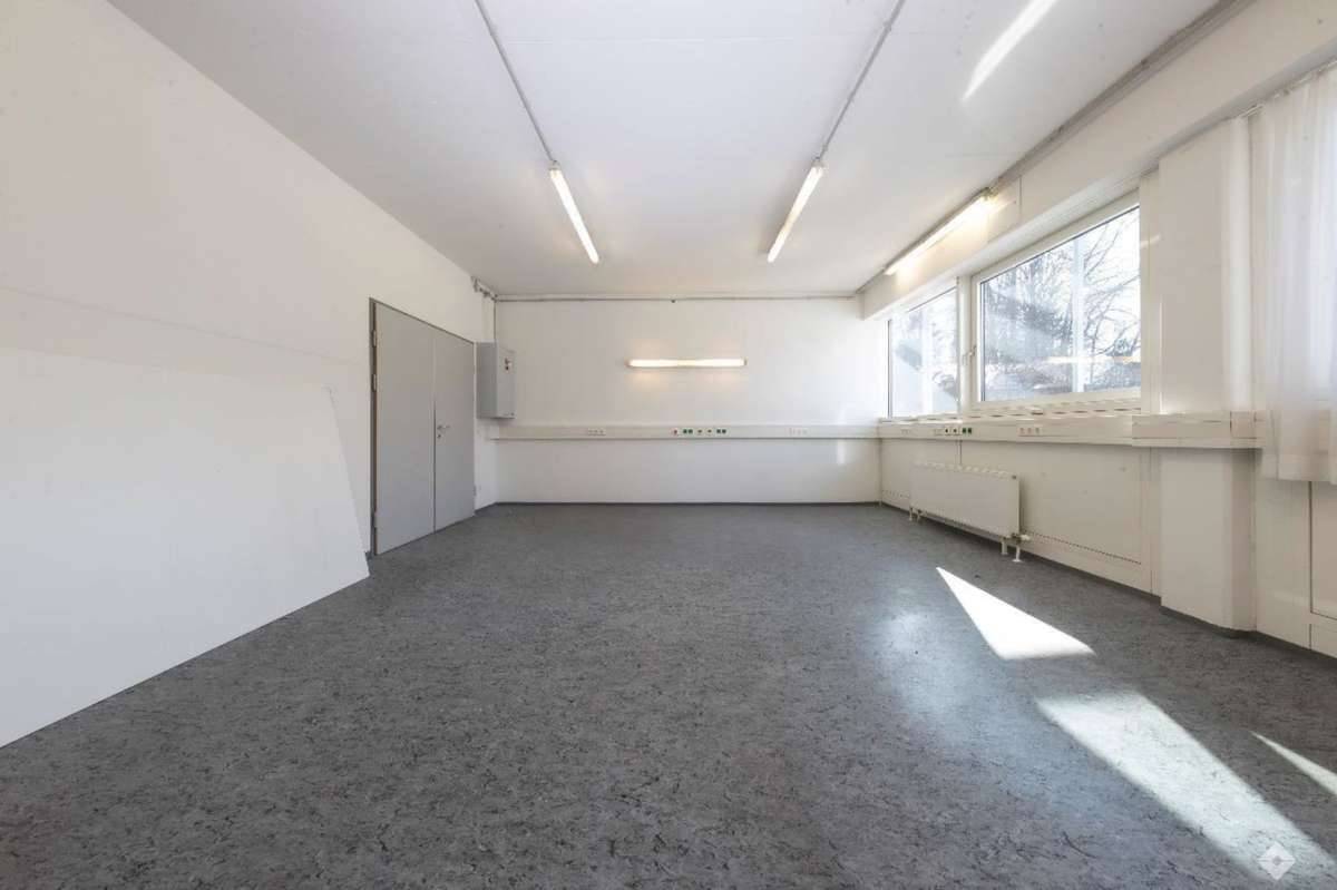 Büro mit Lager und Rolltor in Salzburg Nord - Vue 3