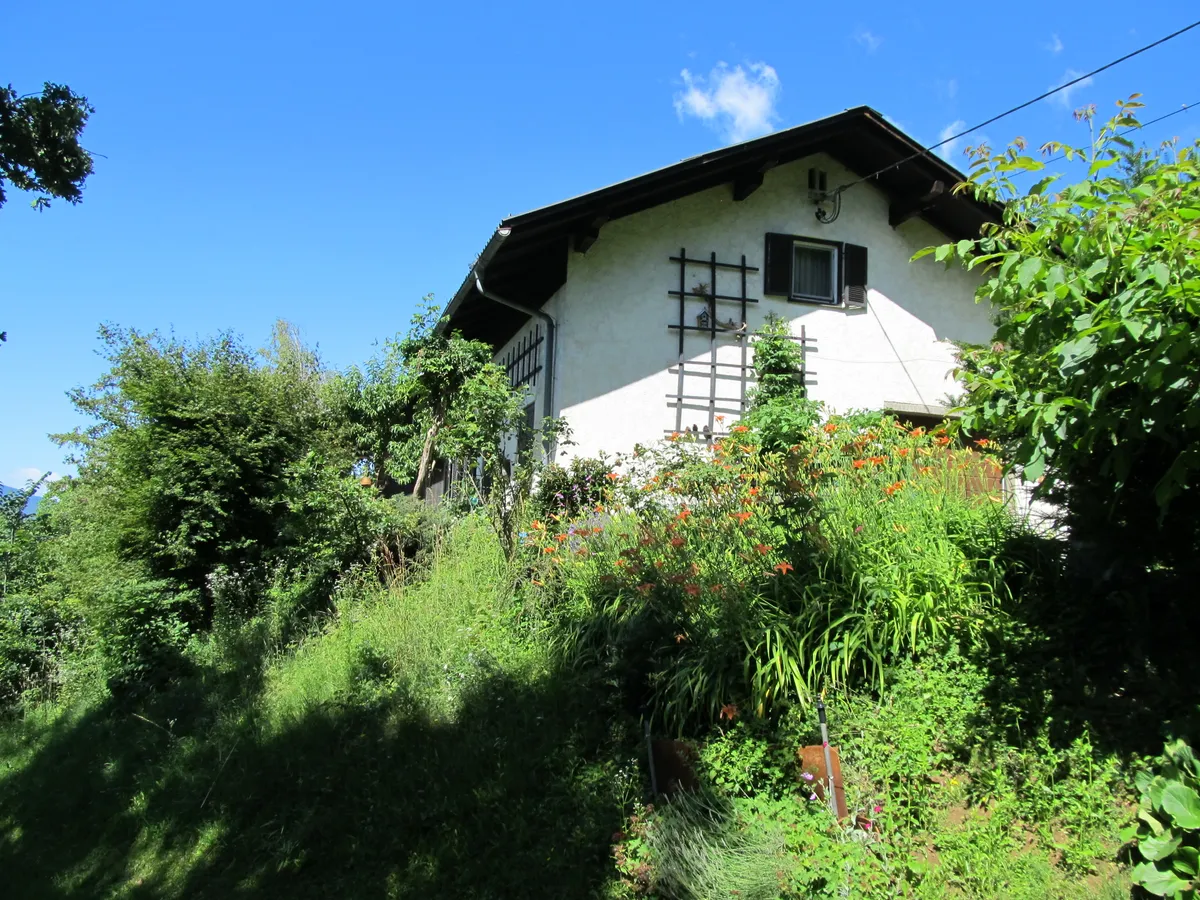* EINZIGARTIGE ALLEINLAGE - RUHELAGE MIT HERRLICHEM FERNBLICK - LANDWIRTSCHAFT MIT EINFAMILIENHAUS UND WIRTSCHAFTSGEBÄUDE * - Ansicht 3