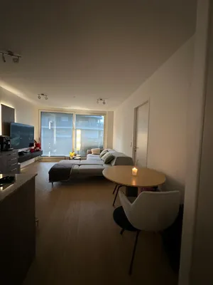 Moderne Neubauwohnung mit Balkon, Garage & Fitnessraum im 23. Bezirk – Bild 2