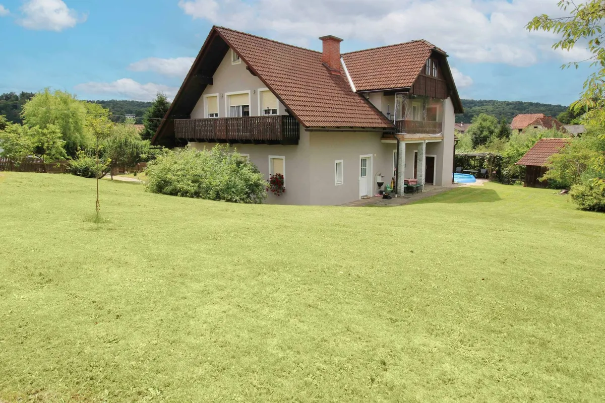 Wohlfühlen mit viel Platz zum Träumen:2 Familienhaus in bester Ortslage auf 3900 m² (0,2-1) Bauland - Ansicht 2