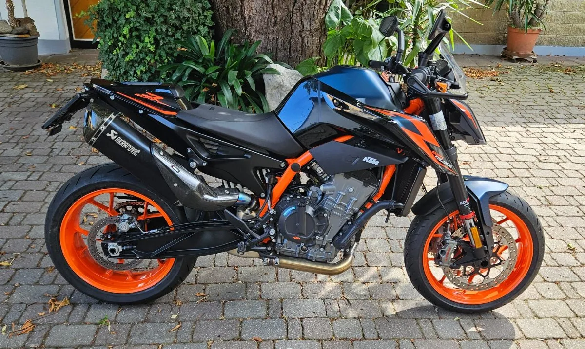 KTM 890