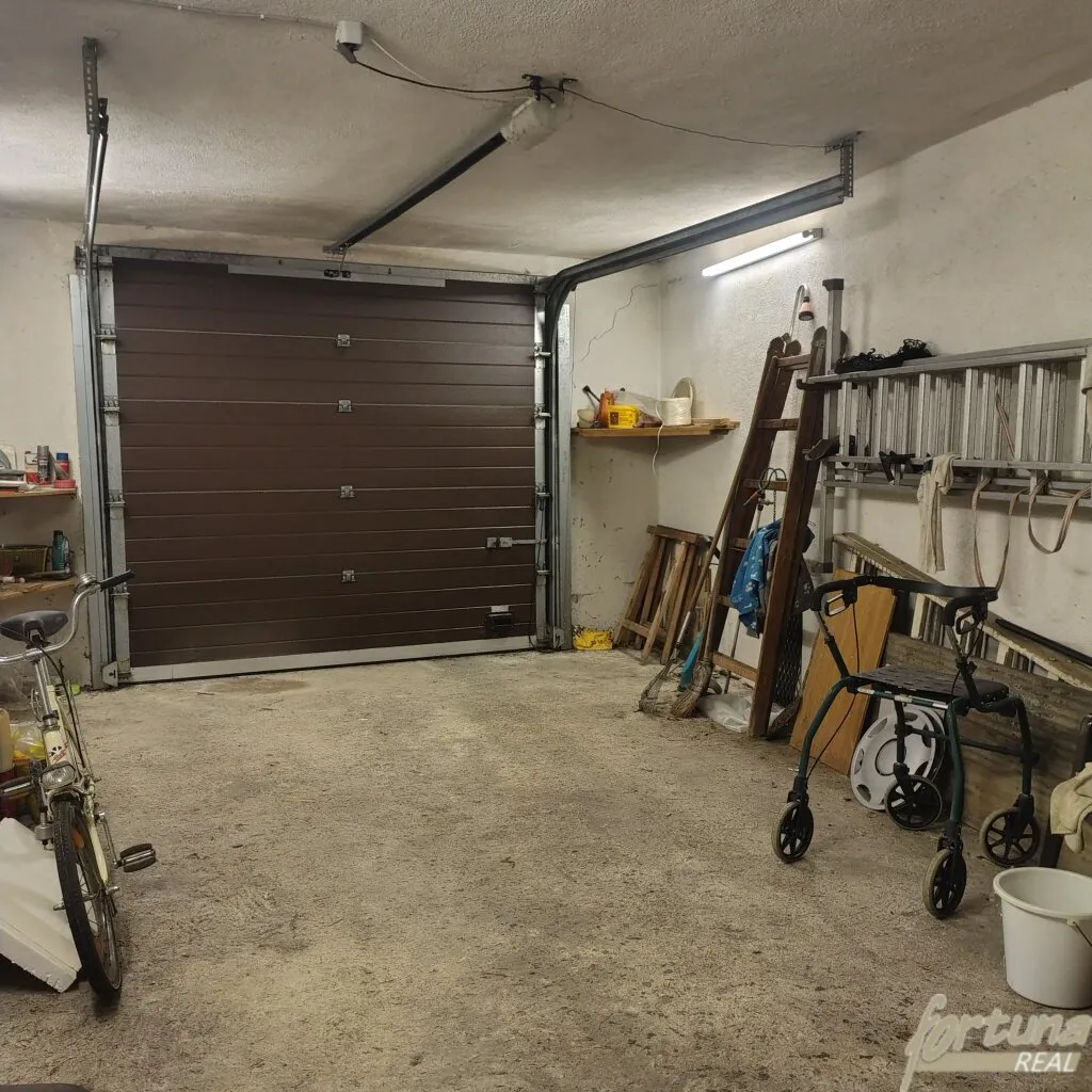 Charmantes Mehrfamilienhaus mit großem Potenzial in ruhiger Lage nahe dem Reisenbach - 150 m² Wohnfläche auf 693 m² Grundstück - Ansicht 3