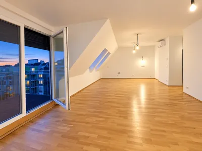 Helle Dachgeschoß Wohnung mit Balkon - Erstbezug