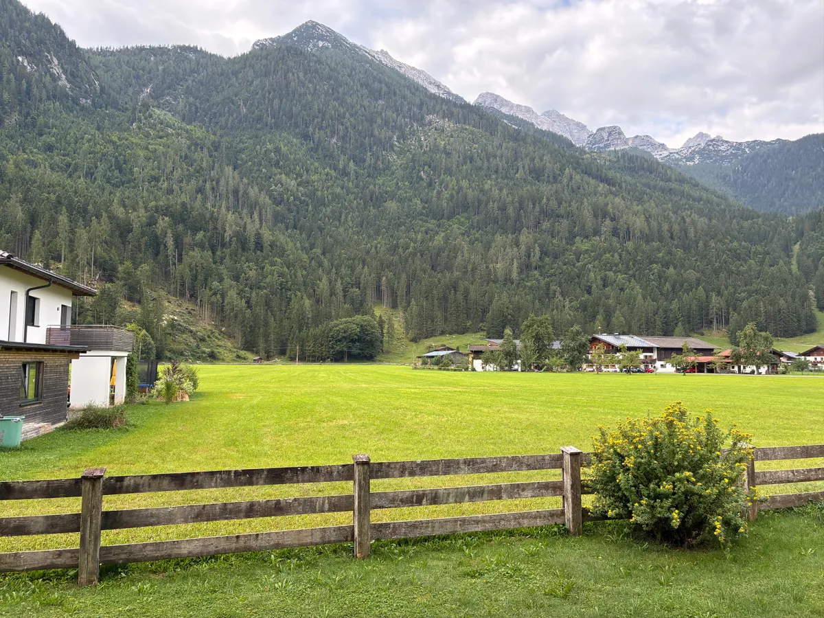 916 m² Baugrundstück in St. Martin bei Lofer, voll erschlossen & baubereit - Ansicht 2