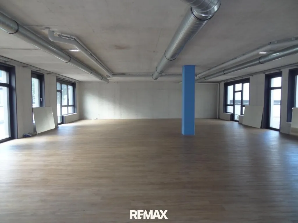 Großzügige und behindertengerecht erreichbare Büro- und Praxisfläche zwischen ca. 210m² und ca. 634m² in Frequenzlage von Wörgl zu mieten - Ansicht 2