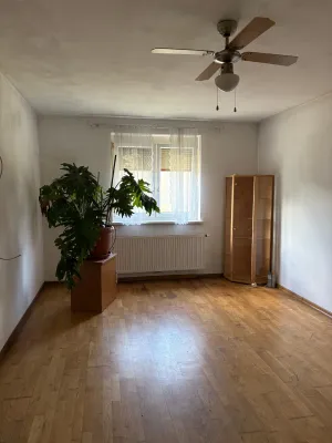 4-Zimmer-Haus kaufen in Neusiedl am See – 112 m², € 111.500 – Bild 1 von 5