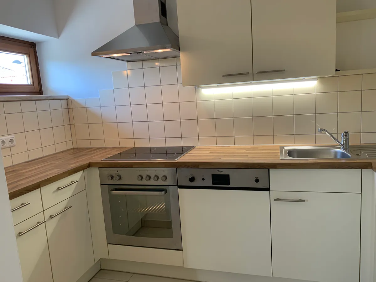 Charmante 3-Zimmer-Wohnung in Oberndorf mit Loggia und Kachelofen - Ansicht 2
