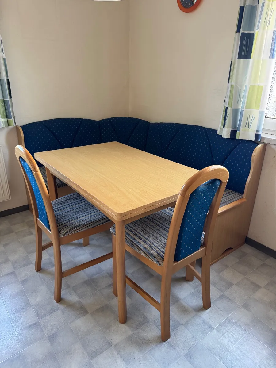 Eckbank mit ausziehbarem Tisch, € 50,- (4600 Wels)