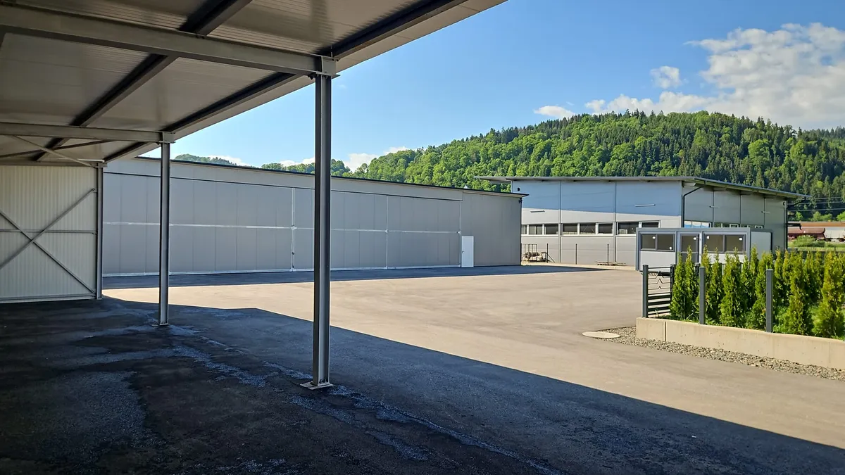 LagerHallen und Betriebsgebäude - Ansicht 2