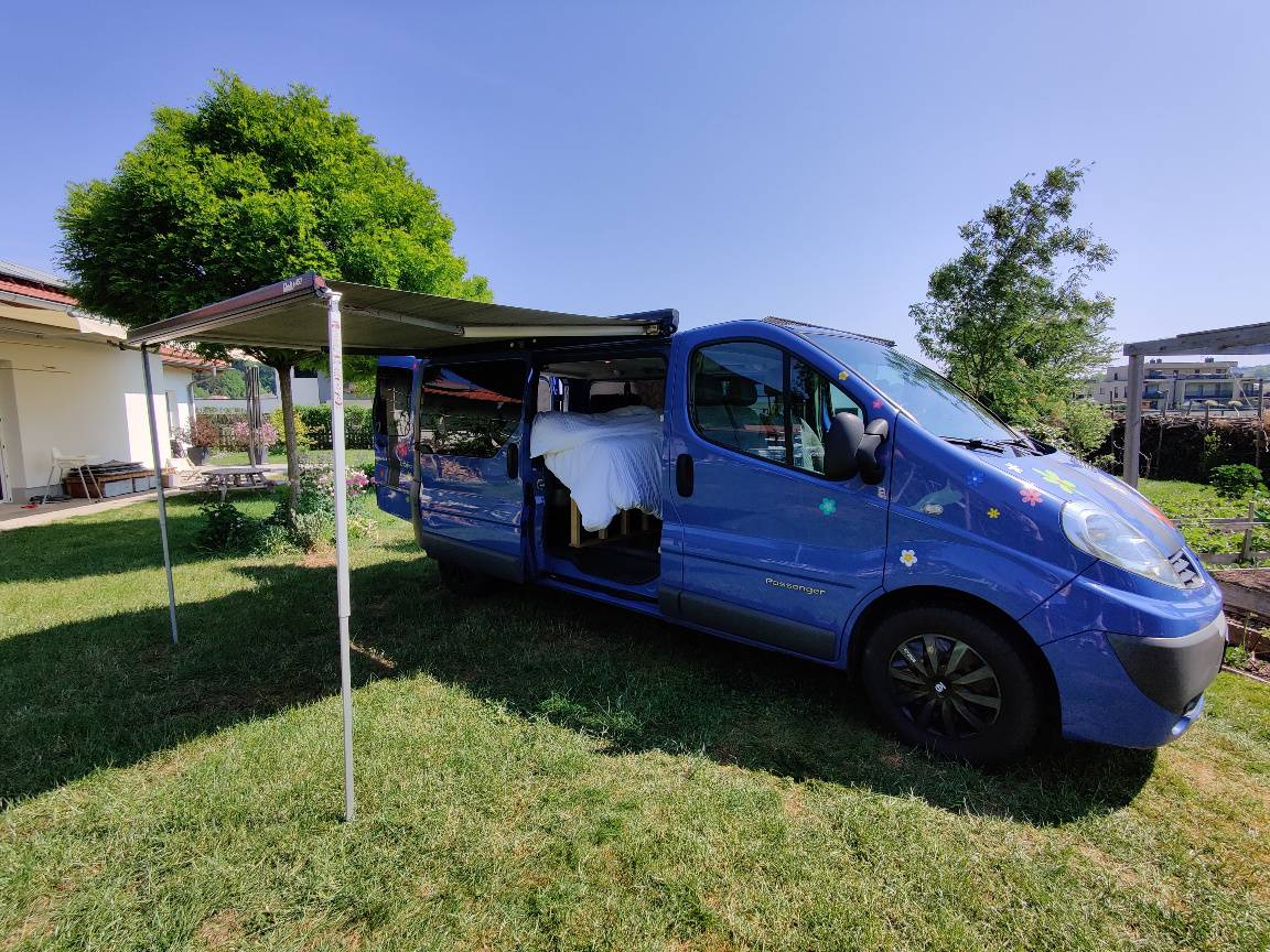 Renault Trafic Camper Van | 6-Sitzer mit Bett + Stauraum Kleinbus, 2008,  305.000 km,  8.900,- - willhaben