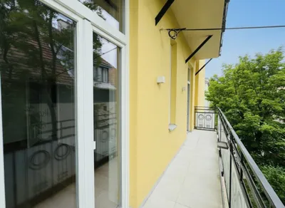 TOP SANIERTE ALTBAUWOHNUNG MIT 2 BALKONEN UND GARTENMITBENÜTZUNG – Bild 2