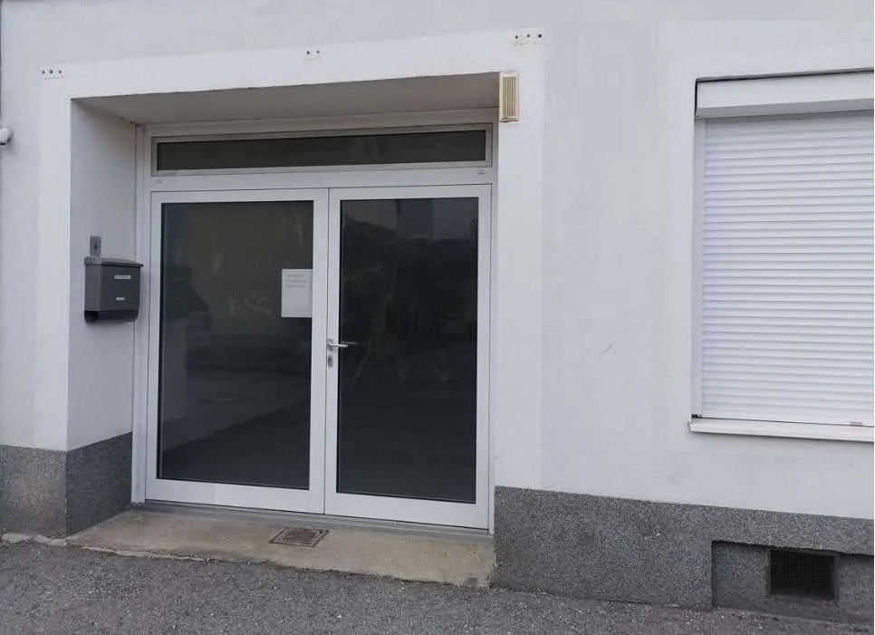 Kleines Geschäft, Büro, Studio oder... in zentraler Lage mit großer Auslagenfront! - Ansicht 2