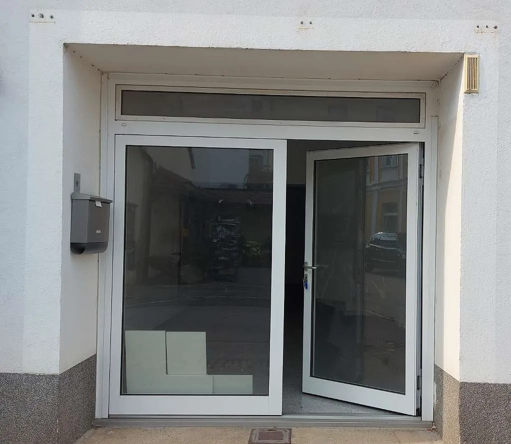 Kleines Geschäft, Büro, Studio oder... in zentraler Lage mit großer Auslagenfront! - Ansicht 3