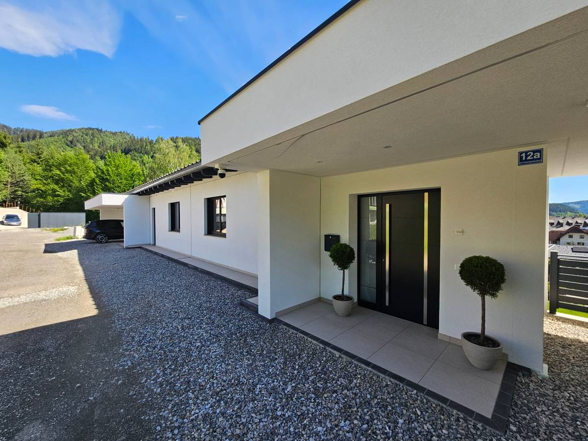 MODERN LIVING - Neuwertige Doppelhaushälfte mit 2 Terrassen und Doppelcarport in ruhiger Aussichtslage - Ansicht 3