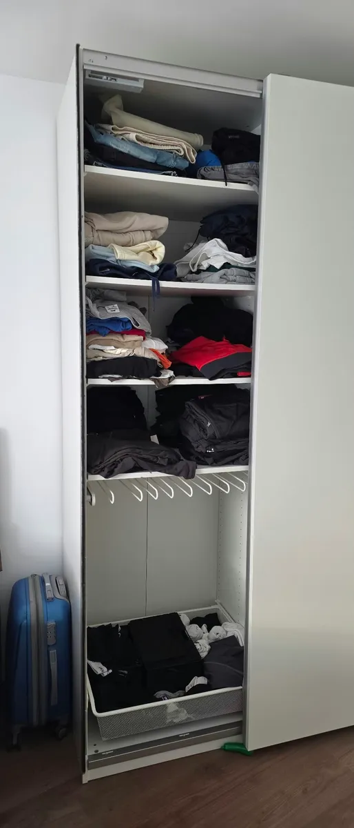 Weißer Kleiderschrank, € 0,- (1110 Wien)