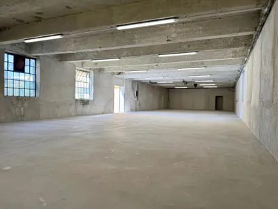 Gewerbeimmobilie mieten in Baden – 235 m², € 1.990