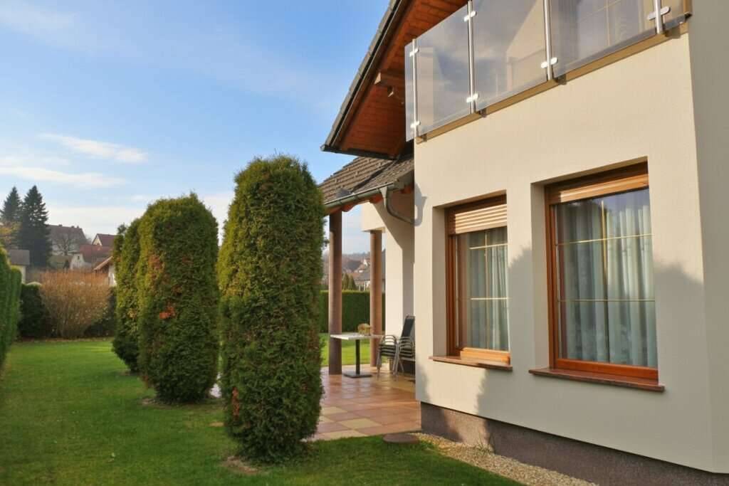 Familienidylle, großzügiges EFH 8ZI-GARTEN,Terrasse in sonniger Lage mit Garage/Doppelcarport - Ansicht 3