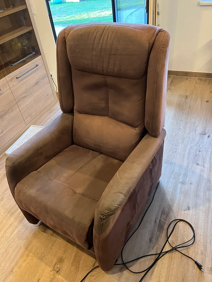 Fernsehsessel elektrisch verstellbar, € 0,- (4352 Klam)