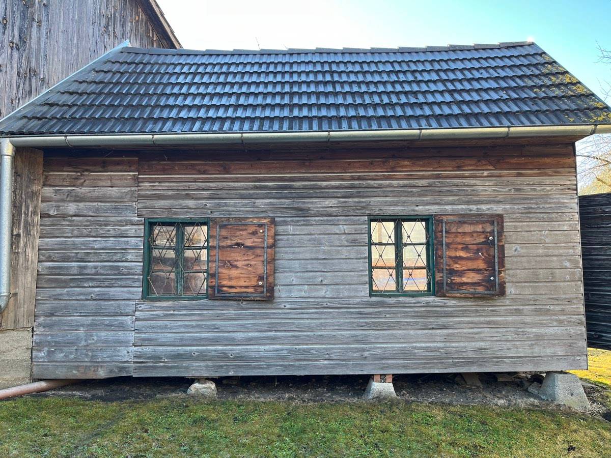 Hütte aus Holz (Altholz); Tiny house; ehemalige Bienenhütte - Ansicht 2