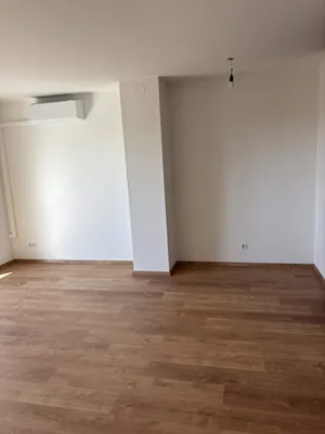Helle 2-Zimmer-Wohnung mit Loggia und Klimaanlage – Bild 3