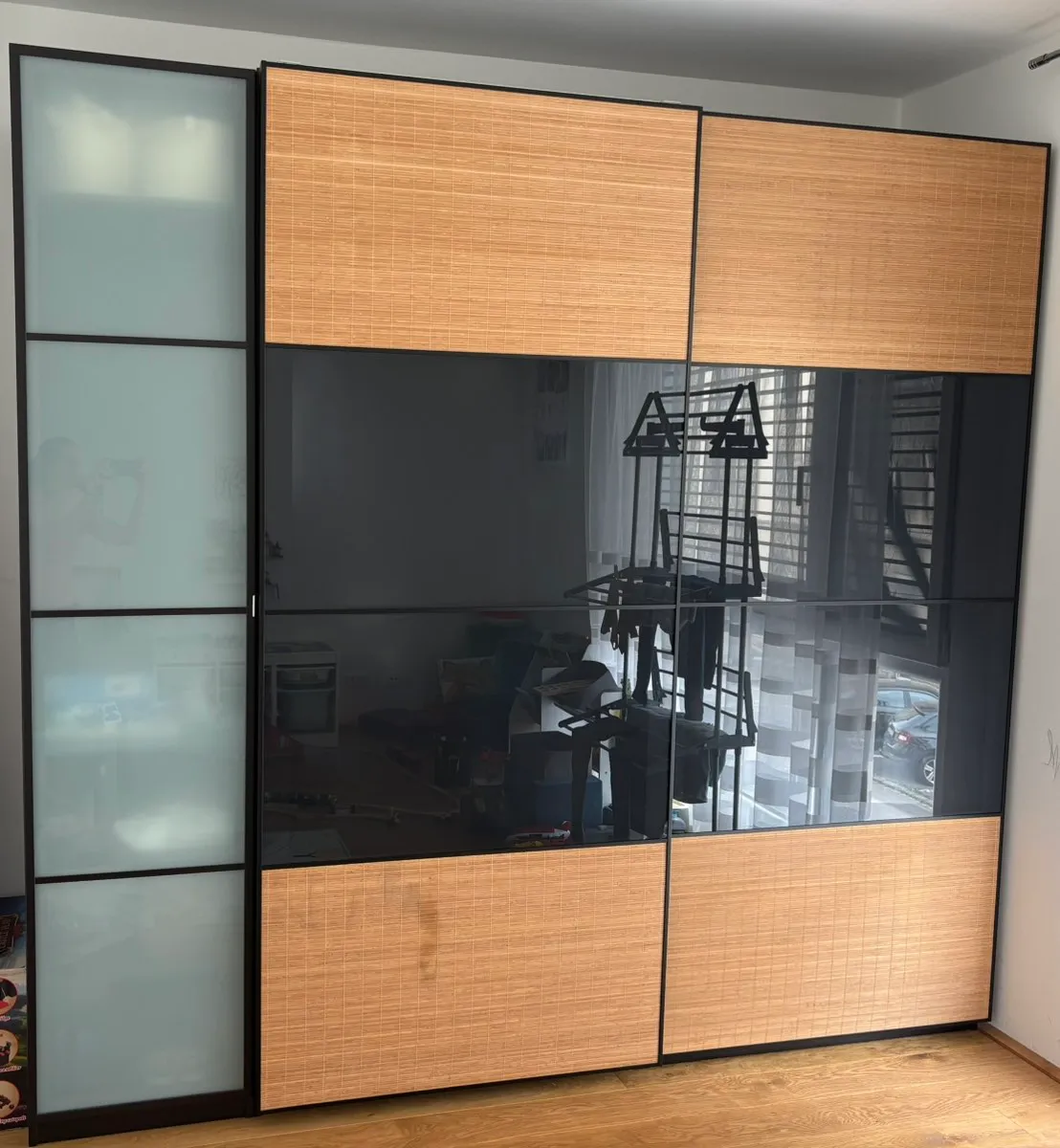 IKEA PAX Kleiderschrank mit Schiebetüren - 200 x 236 cm, € 295,- (4020 Linz)