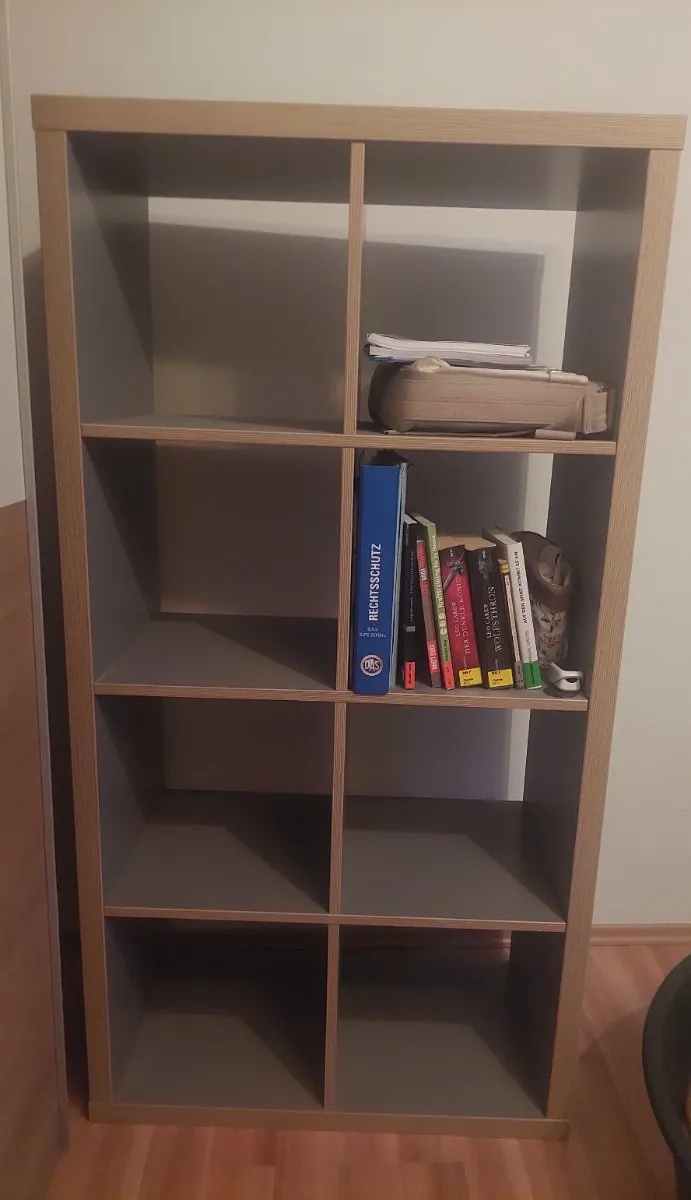 Kallax ähnliches Regal grau, € 28,- (1170 Wien)