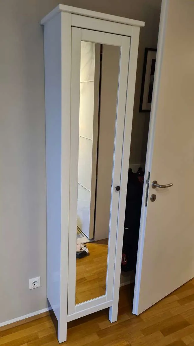 WIE NEU Ikea Hemnes Spiegelschrank Hochschrank Badezimmer Badezimmerschrank Babyzimmer weiß, € 69,- (6020 Innsbruck)