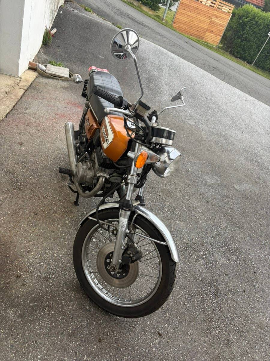 Suzuki GT 185