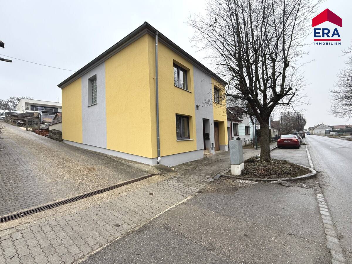 PREISREDUZIERUNG: Attraktives Einfamilienhaus mit modernisierten Details in Asparn an der Zaya - View 2