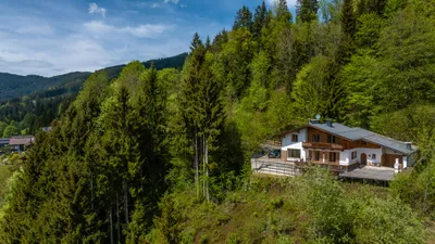 6-Zimmer-Haus kaufen in Kitzbühel – 206 m², € 2.450.000 – Bild 1 von 3