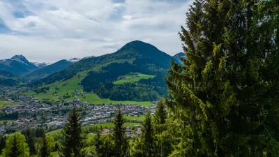 6-Zimmer-Haus kaufen in Kitzbühel – 206 m², € 2.450.000 – Bild 2 von 3