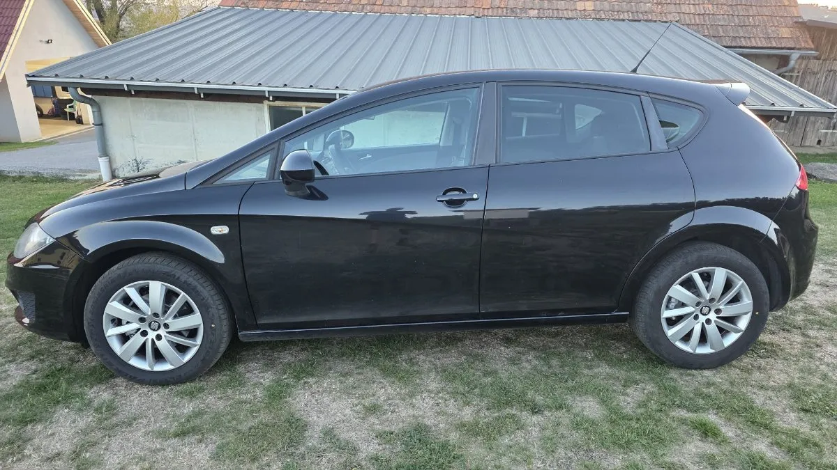 Seat Leon 2011 photo 3