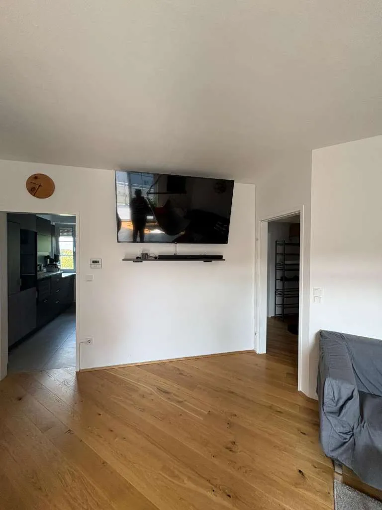 Neuwertig sanierte - Voll ausgestattete 3-Zimmer Wohnung; ~79qm; Loggia, Kellerabteil und optional Garage (aktuell vermietet) - Ansicht 3