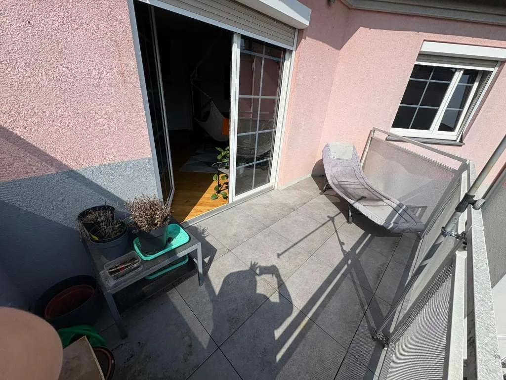 Neuwertig sanierte - Voll ausgestattete 3-Zimmer Wohnung; ~79qm; Loggia, Kellerabteil und optional Garage (aktuell vermietet) - Ansicht 2