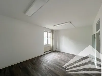 9-Zimmer-Gewerbeimmobilie mieten in Linz – 235 m², € 2.865 – Bild 8 von 9