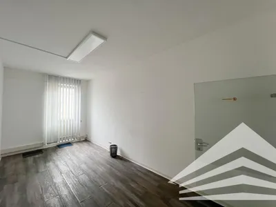 9-Zimmer-Gewerbeimmobilie mieten in Linz – 235 m², € 2.865 – Bild 5 von 9
