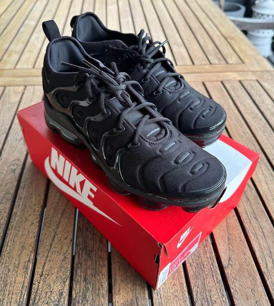 Nike vapormax plus schwarz rot online