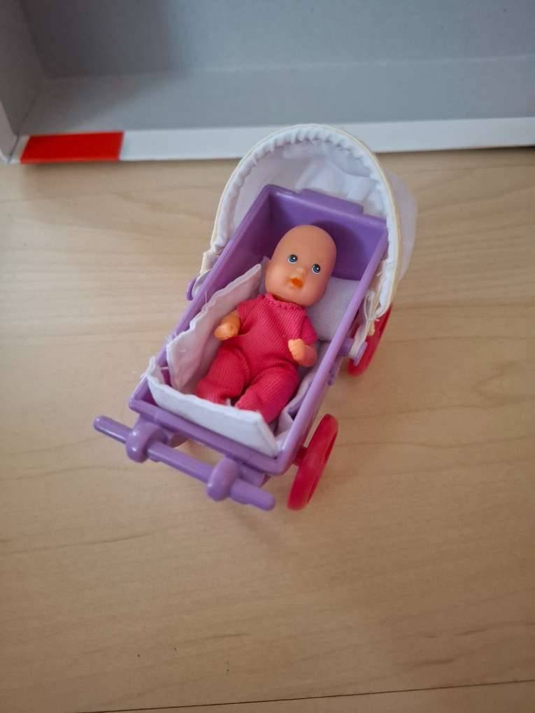 Barbie (Baby in Kinderwagen) und kleine Puppe Monster High,  5,- (1210  Wien) - willhaben