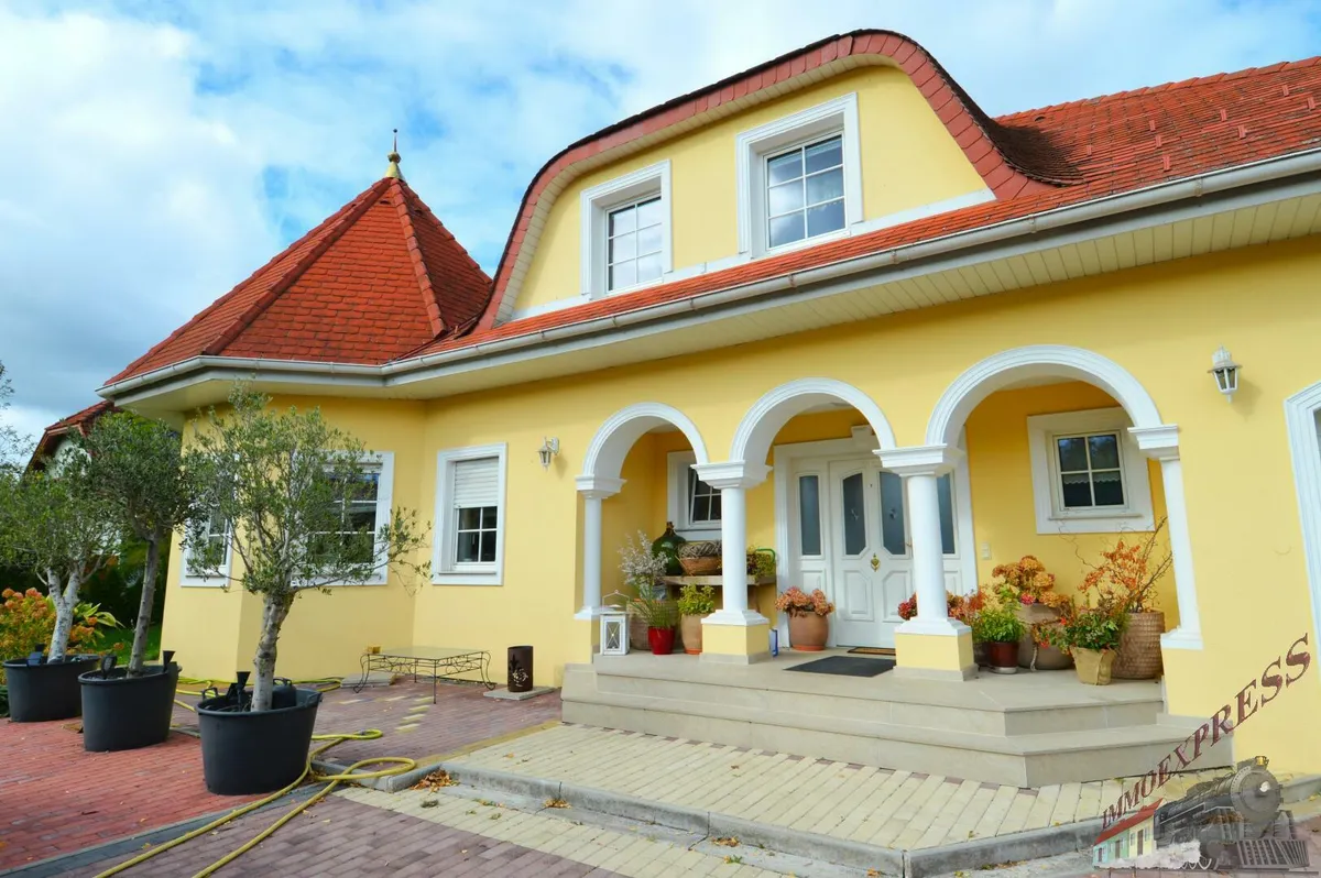 Repräsentatives Einfamilienhaus im italienischen Stil auf ca. 2.711 m² – pohled 2