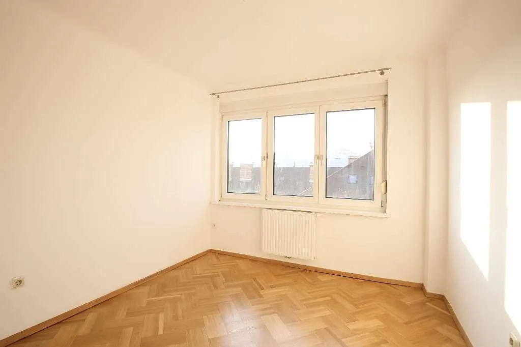 Helle ruhige 3- Zimmer Wohnung Annenstrasse 5 Minuten vom Bahnhof mit Schloßbergblick - Widok 2