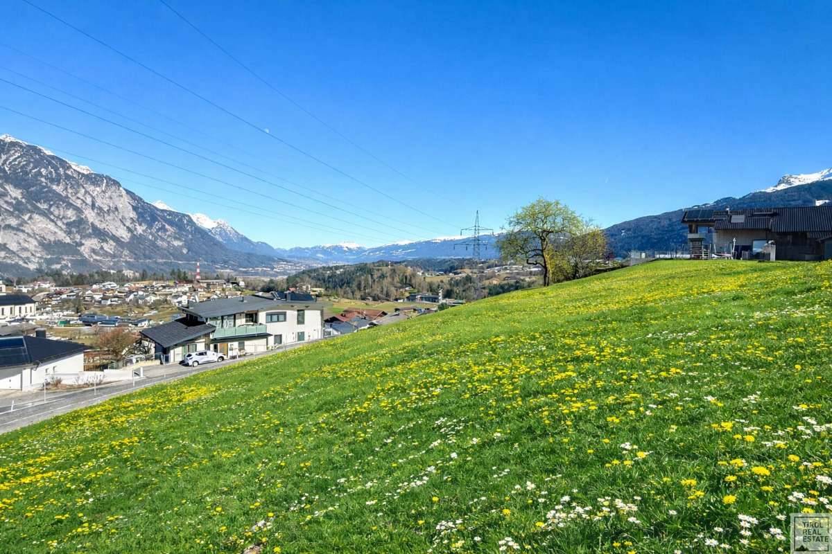 Sonnenverwöhntes Baugrundstück mit 360°-Bergkulisse - Ansicht 2