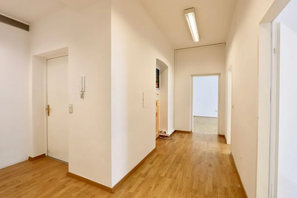 TOLLER BLICK über die MARIAHILFER STRASSE! Helles Büro mit sehr gutem Grundriss im 3. Liftstock - Ansicht 3