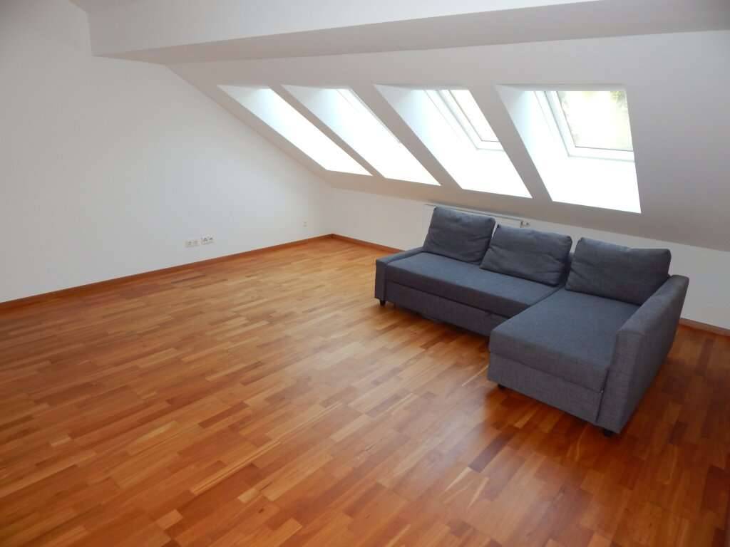 Helle und ruhige Dachgeschosswohnung im Innenhof mit Grünblick - Ansicht 3