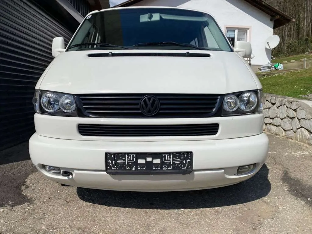 Volkswagen Multivan 2000 photo 2